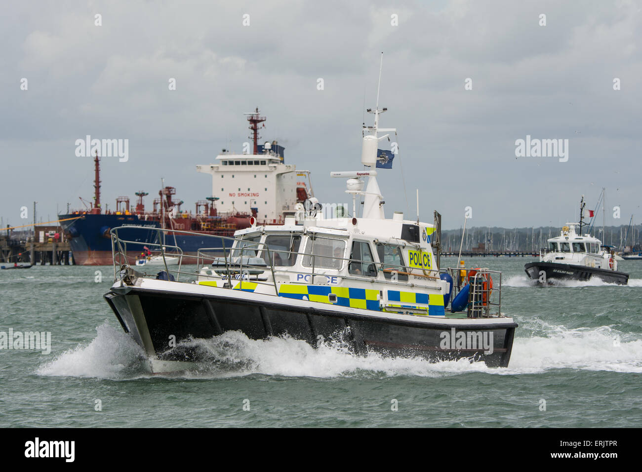 Ministry of Defence Police launch on patrol in Portsmouth Harbour Stock ...