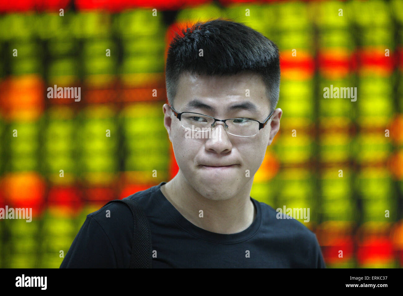 Huabei, China. 4th June, 2015. An investor watches the eclectic monitor at a stock exchange in Huaibei , Anhui province, China on 4th June 2015.The Shanghai Composite Index rose 0.8 per cent, to 4,947.10 , the highest level since January, 2008. The CSI300 index of the largest listed companies in Shanghai and Shenzhen rose 0.7 per cent, to 5,181.42. Credit:  Panda Eye/Alamy Live News Stock Photo