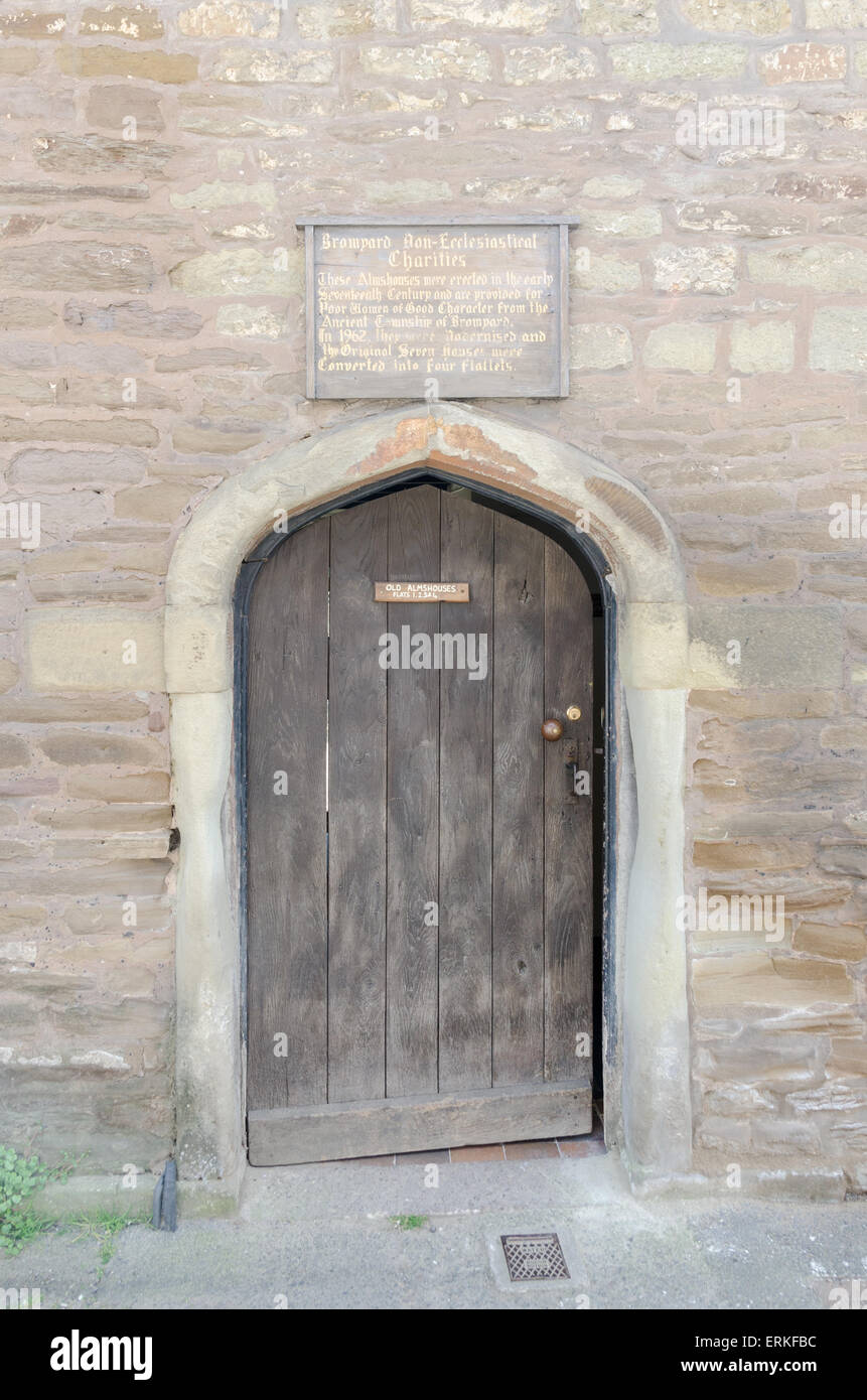 Wooden door entrance hi-res stock photography and images - Alamy