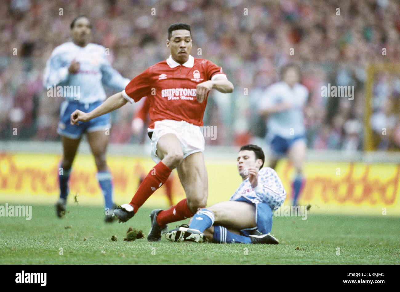 Rumbelows Cup Final at Wembley Stadium. Nottingham Forest 0 v Manchester United 1.  Forest's Des Walker moves away from the sliding challenge of Ryan Giggs.  12th April 1992. Stock Photo