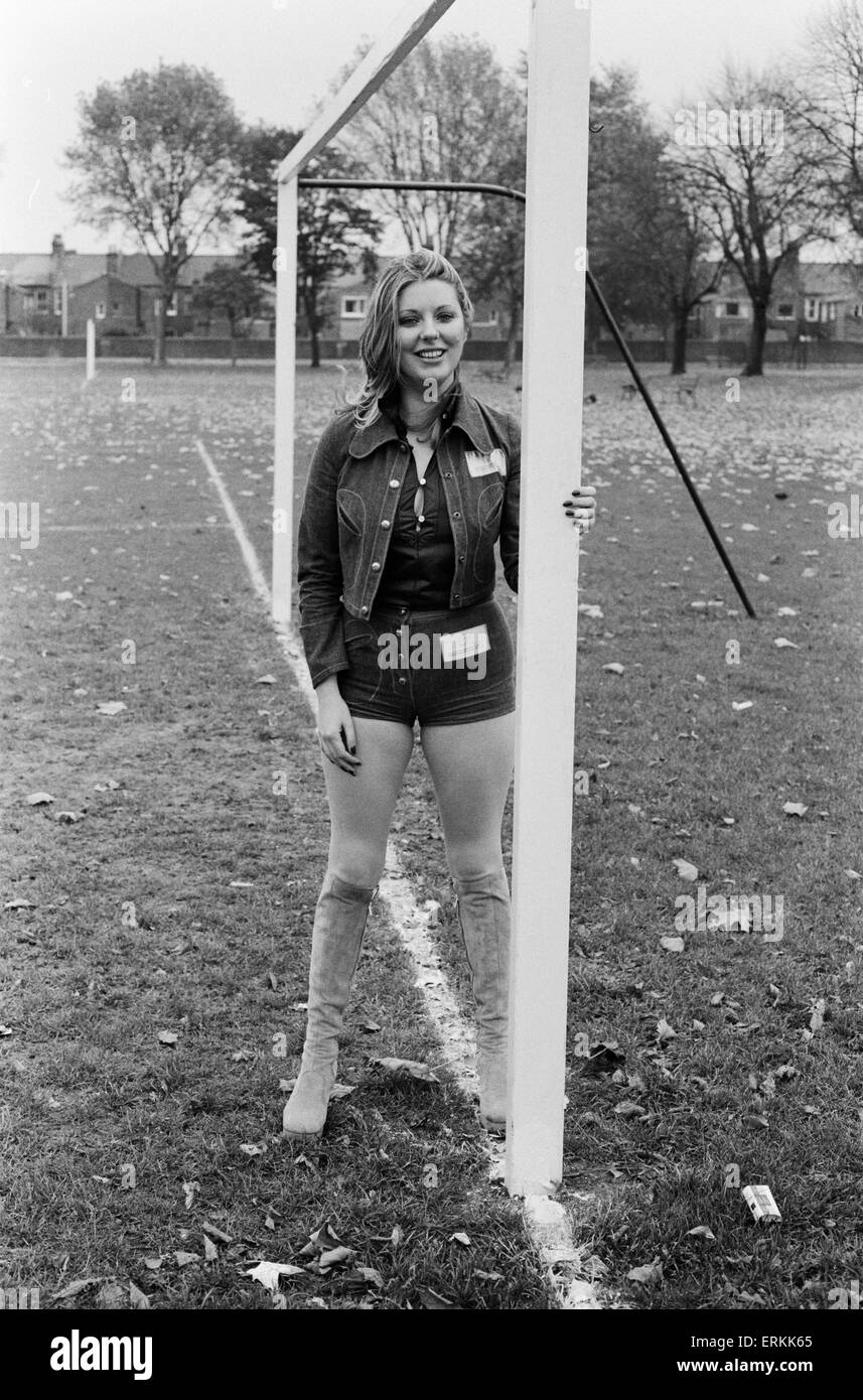 Jackie Glass, former girlfriend of Northern Ireland and Manchester United footballer George Best. 9th November 1971. Stock Photo