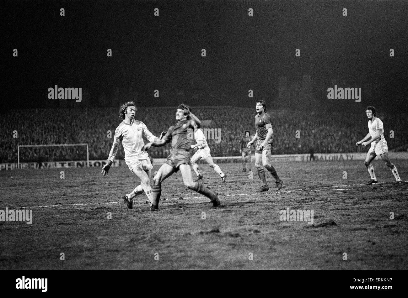 European Super Cup  Final First Leg match at the City Ground.  Nottingham Forest 1 v Barcelona 0. Charlie George of  Forest shoots for goal.  30th January 1980. Stock Photo