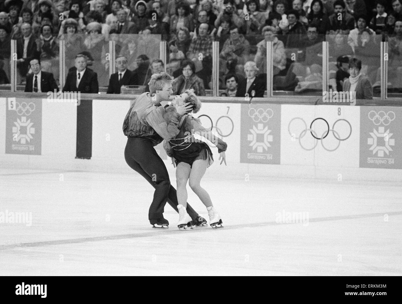 Great Britain's Jayne Torvill and Christopher Dean kiss during their famous 'Bolero' routine at the Zetra Stadium in the 1984 Winter Olympic Games in Sarajevo, Yugoslavia. The team racked up an unprecedented 12 perfect scores to win the gold medal for this performance. 14th February 1984. Stock Photo