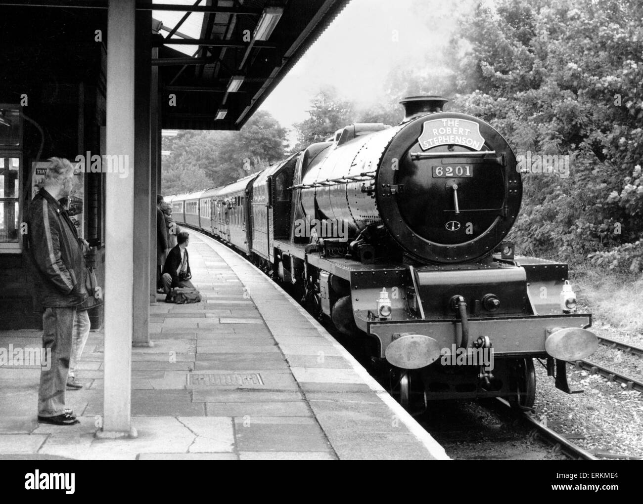 The London Midland and Scottish Railway (LMS) Princess Royal Class No. 6201 Pacific steam locomotive arrives at Dorridge Station at the front of a Euston to Birmingham 150th anniversary special. 17th September 1988. Stock Photo