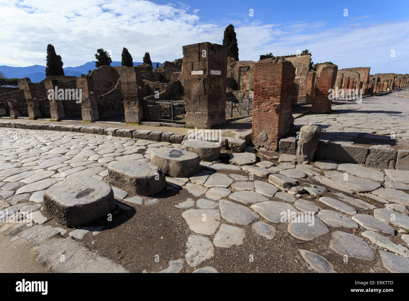 Cobbled street stepping stones, Roman ruins of Pompeii, UNESCO World Heritage Site, Campania, Italy, Europe Stock Photo