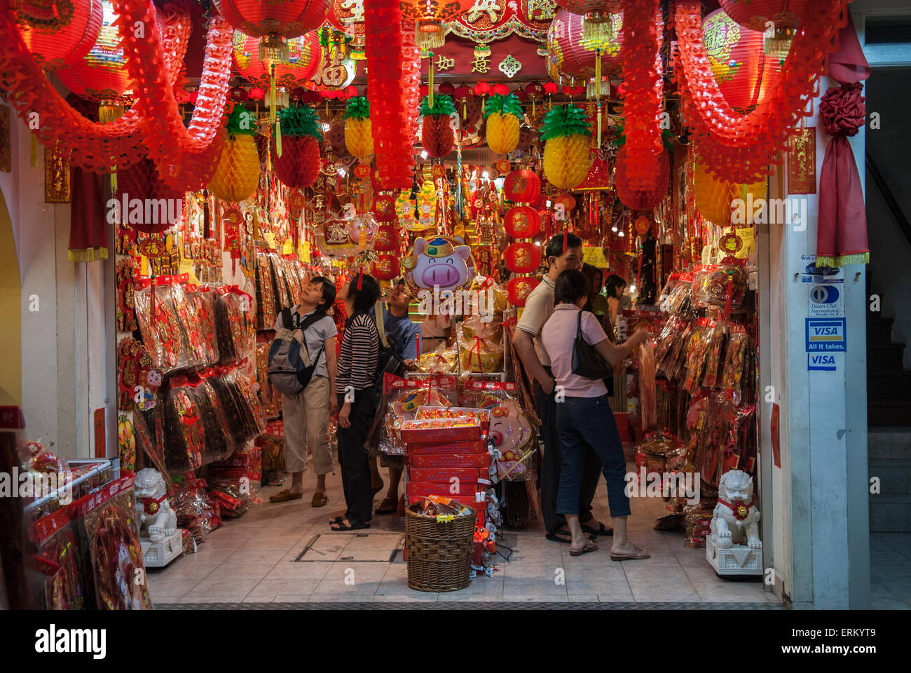 Chinese store in Chinatown, Singapore Stock Photo Alamy