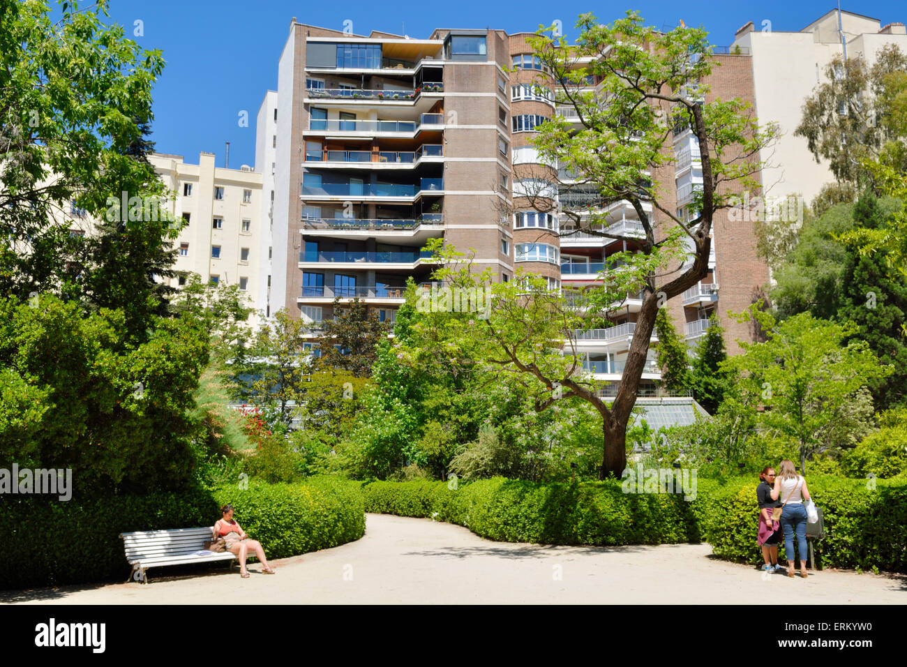 Apartment building overlooking Royal botanical garden (Real Jardín Botánico), Madrid, Spain Stock Photo