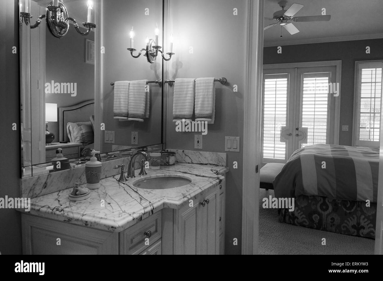 Old fashioned bathroom suite hi-res stock photography and images - Alamy
