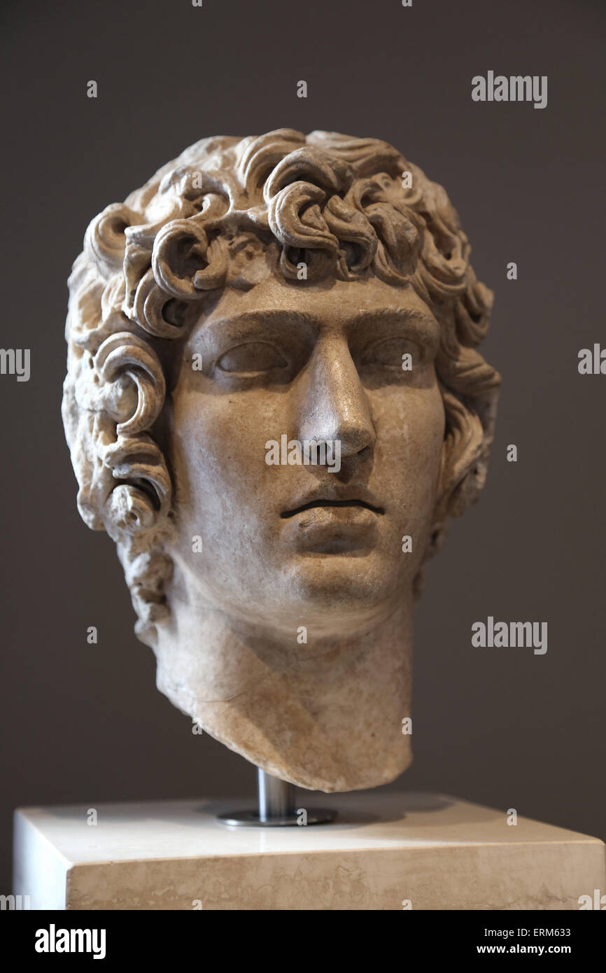 Greek statue man face hi-res stock photography and images - Alamy