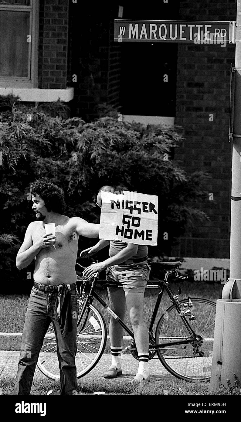 Chicago, Illinois 6-28-1986 Members of the local KKK Klan show their distaste as members of the black community march thru Marquette park. Stock Photo