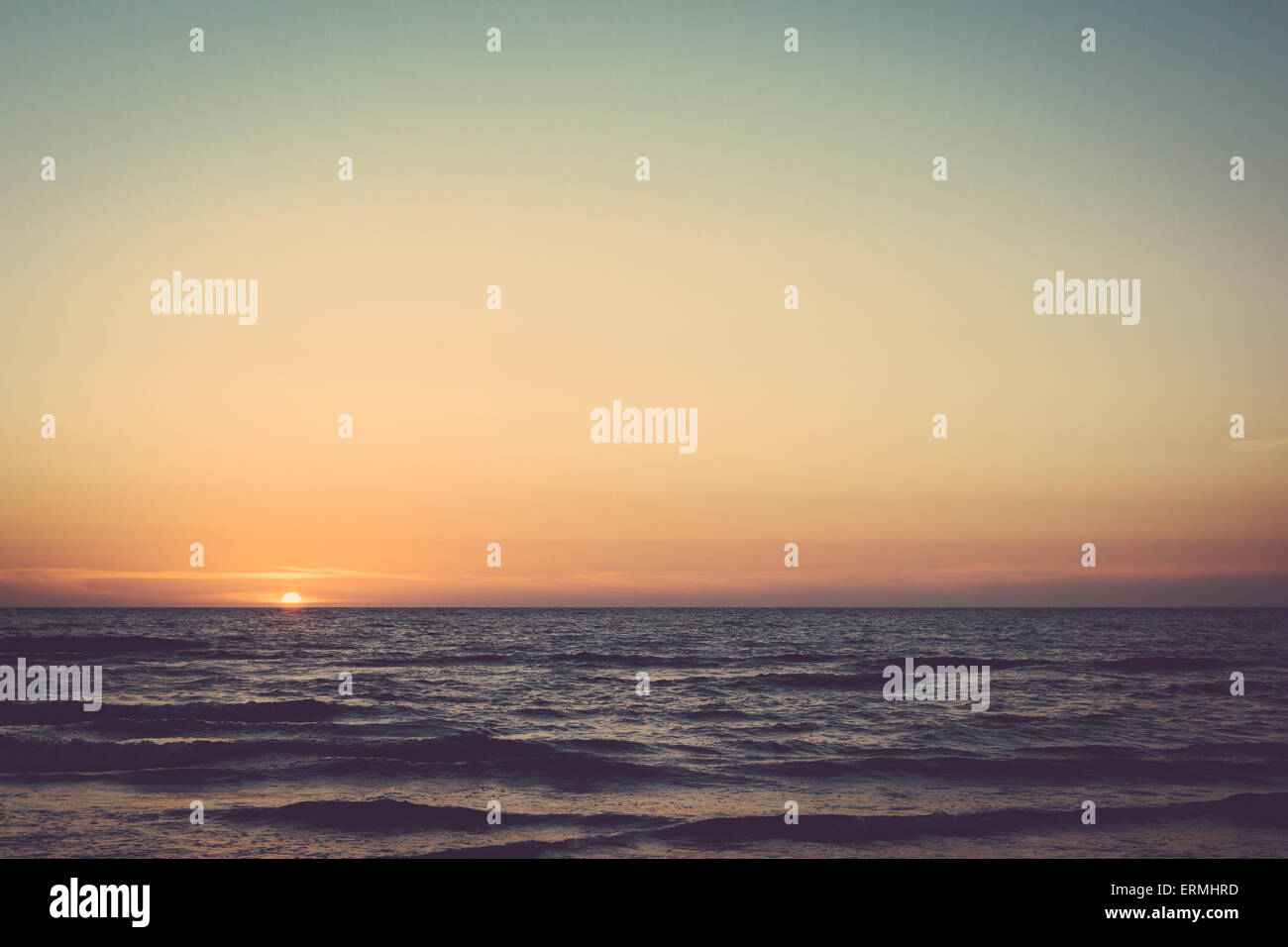 Beautiful sea wave sky sunset hi-res stock photography and images - Alamy