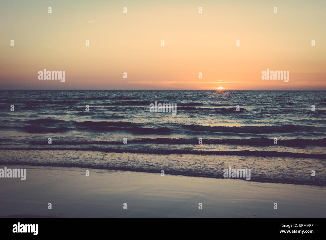 Beautiful sea wave sky sunset hi-res stock photography and images - Alamy