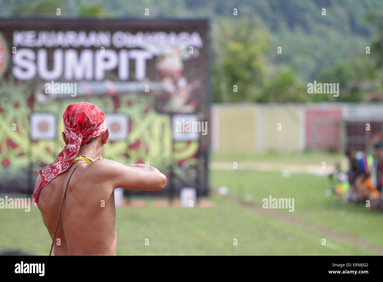 Singkawang, Indonesia. 31st May, 2015. Participants were competing in the race Sumpit (blow gun), during the Gawai Dayak Naik Dango. Sumpit is a traditional weapon Dayak in Kalimantan. © Febrianus M.M Paskalis/Pacific Press/Alamy Live News Stock Photo