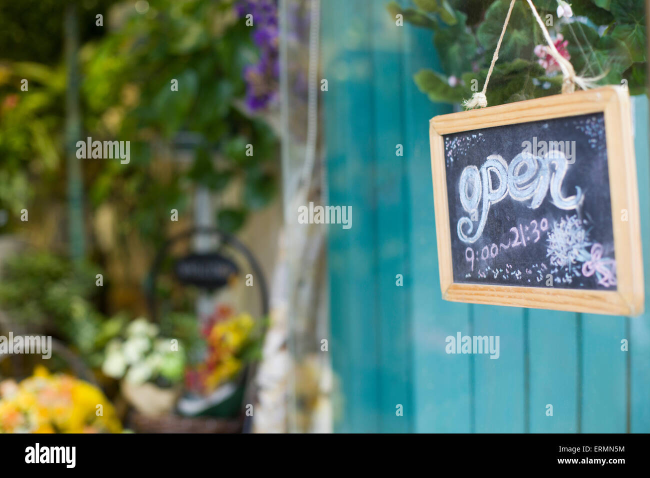 Opening flower shop hi-res stock photography and images - Alamy