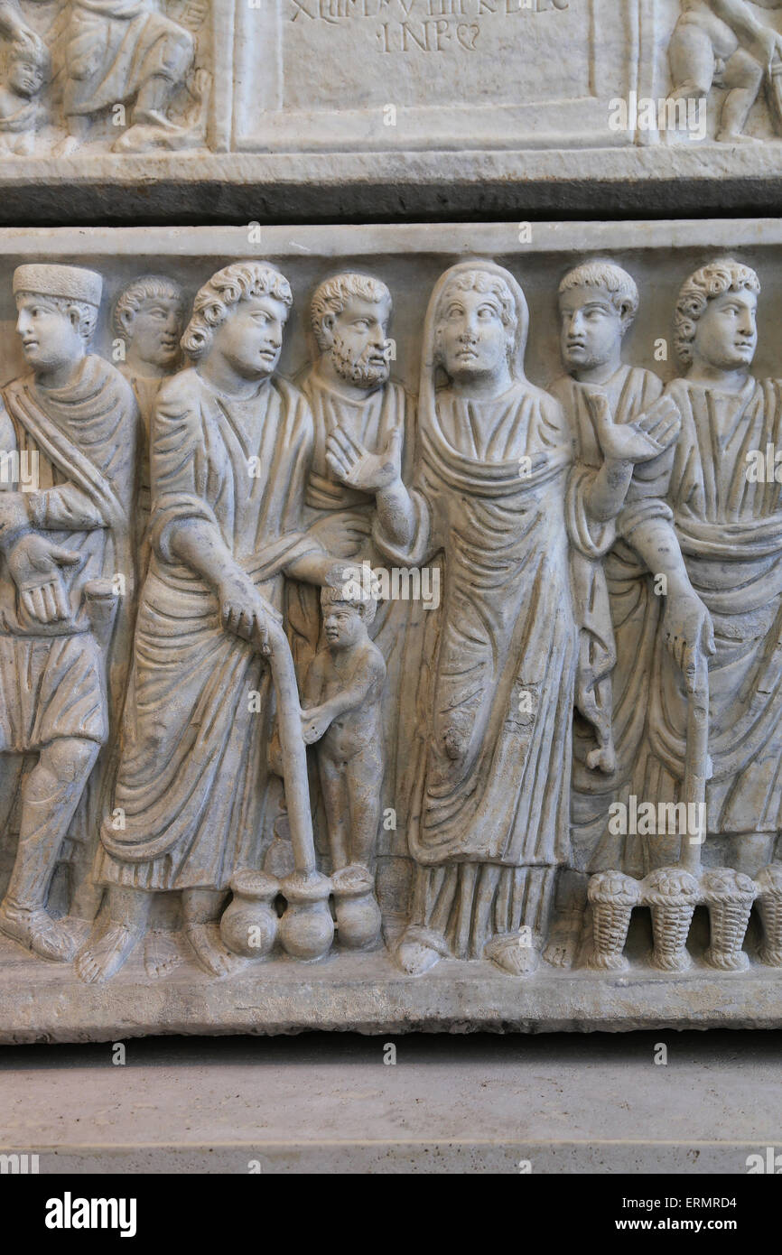 Early Christian. Roman sarcophagus of Marcus Claudianus (330-335 AD). The miracle at Cana and Orant (or possibly Mary at Cana). Stock Photo