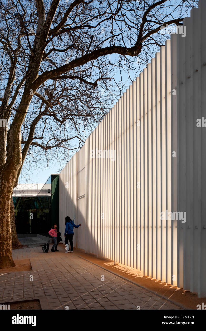 Fenced arrival area. Center School S.Miguel de Nevogilde, Oporto, Portugal. Architect: AVA Architects, 2012. Stock Photo