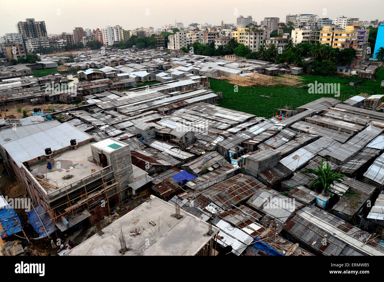 Dhaka, Bangladesh . 5th June, 2015. Bangladeshi slum peoples made homes