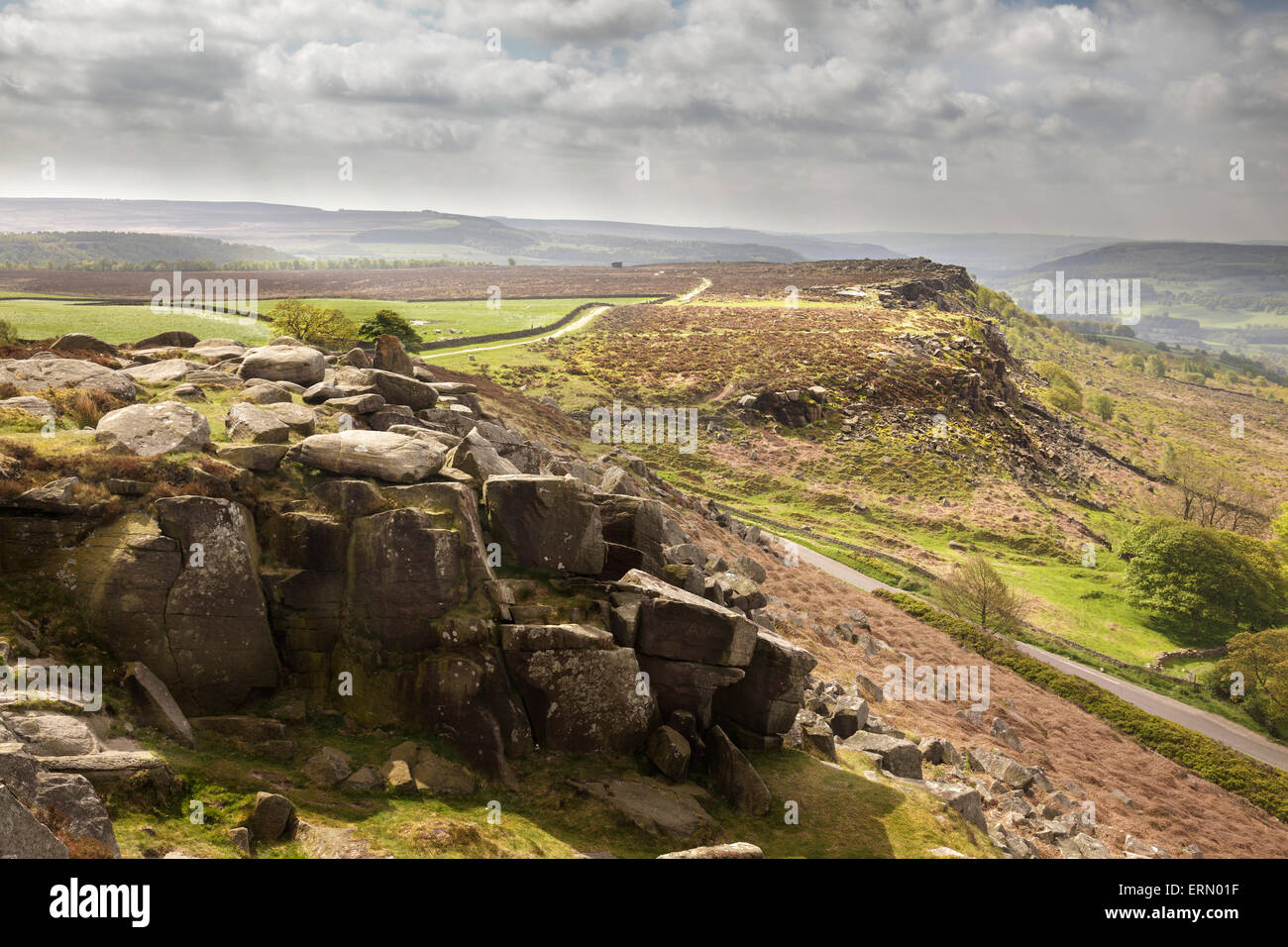 Curbar Edge and view towards Baslow Edge, Derbyshire, England Stock Photo