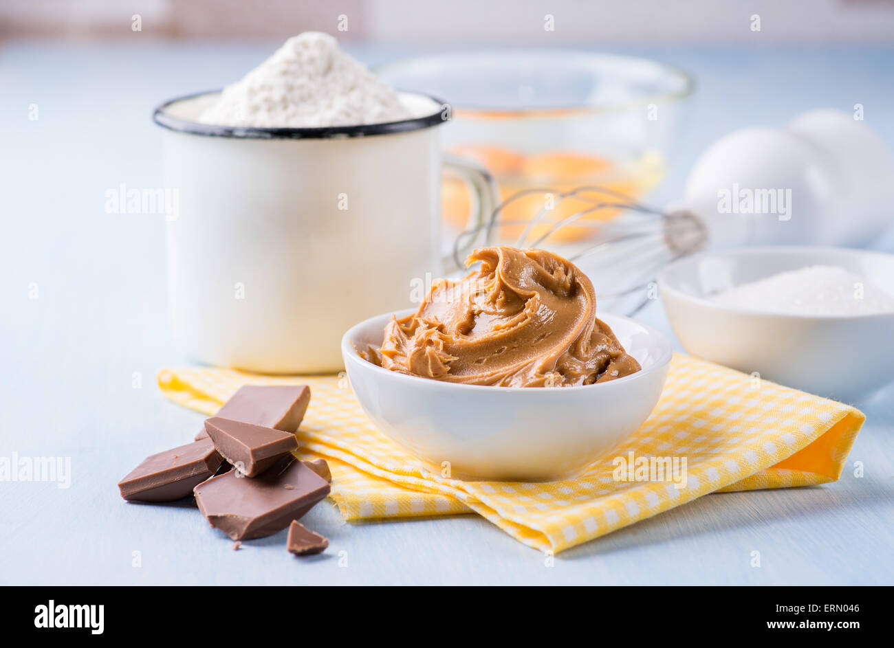 Peanut flour hires stock photography and images Alamy
