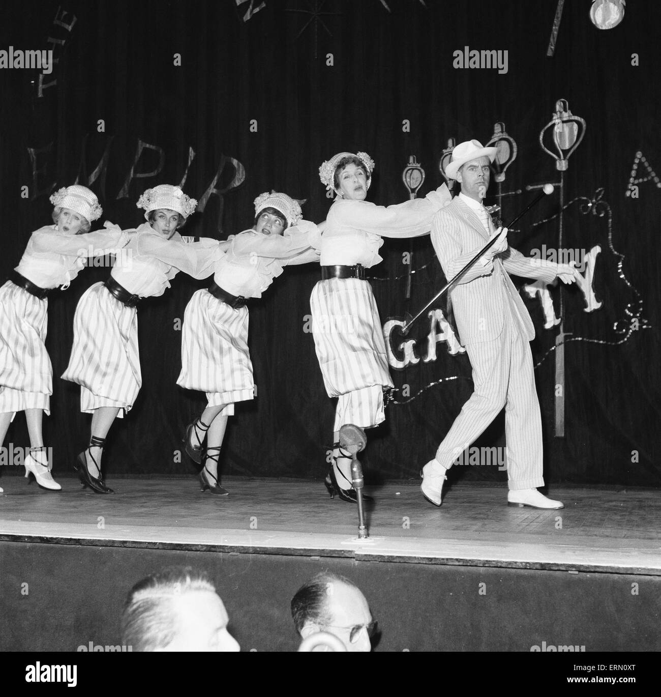 Kay Kendall left, performing with ( left to right) Margaret Leighton, Julie Wilson, Joyce Grenfell and Ian Carmichael during rehearsals for the 'Night Of 100 Stars' charity performance at the London Palladium. 22nd July 1958 Stock Photo