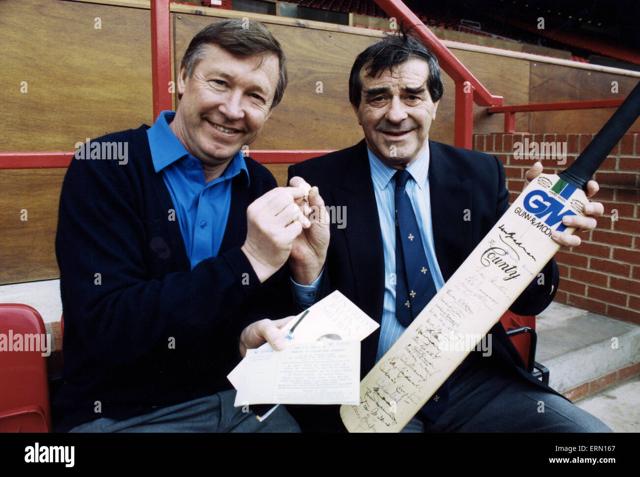 Manchester United manager Alex Ferguson with veteran cricketer Fred Truman at Old Trafford, posing with an autographed cricket bat which is to be raffled to raise over ¿30 000 for a special spinal injury centre. November 1994. Stock Photo
