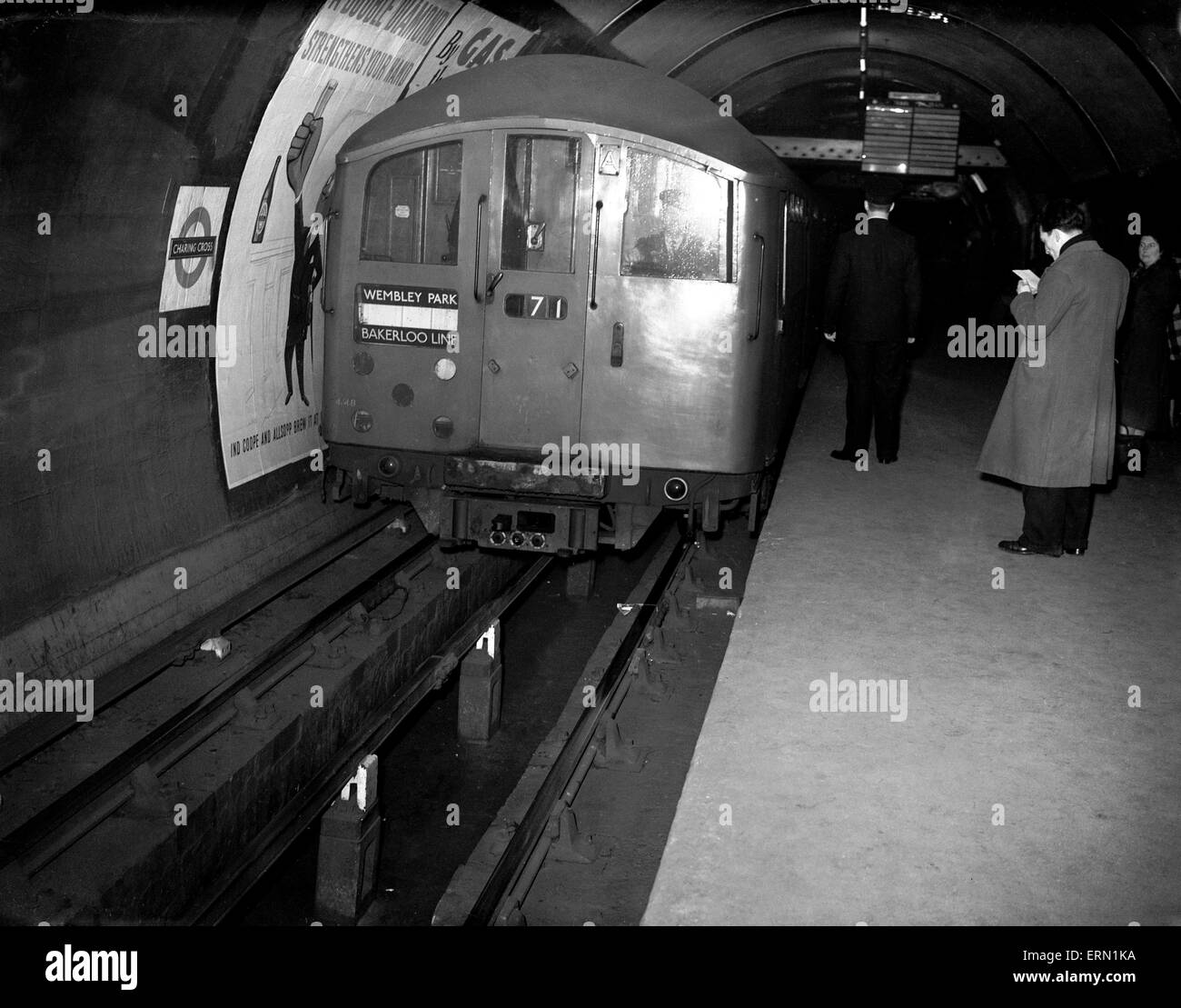Charing Cross Underground Station Platform, 10th November 1950 Stock
