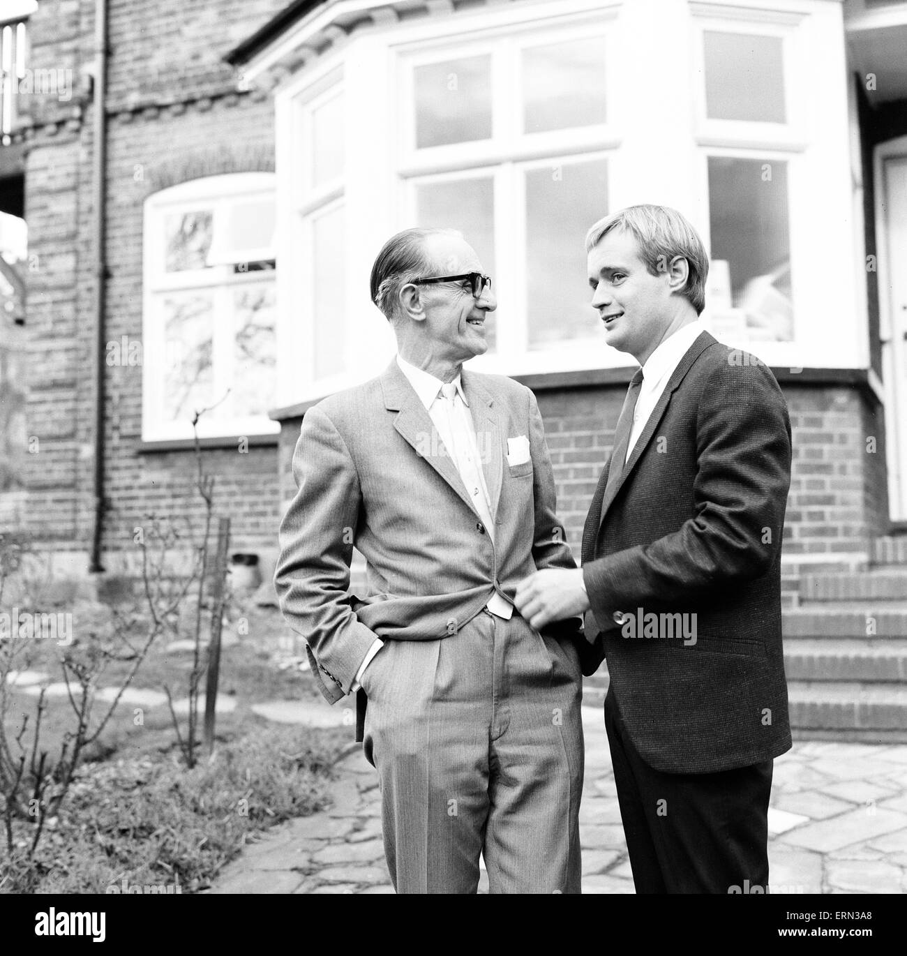 David McCallum, actor who plays the role of secret agent Illya Kuryakin in NBC show The Man from U.N.C.L.E., pictured at home of parents in Hampstead, London, 16th March 1966. UK Promotion Tour. Standing with father David Snr. Stock Photo