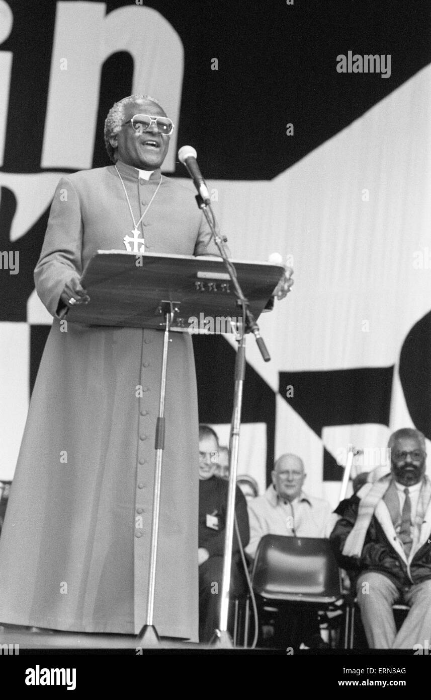 Archbishop Desmond Tutu, holds a religious gathering at Villa Park Football Stadium, Birmingham, Sunday 23rd April 1989. Standing at Podium. Stock Photo
