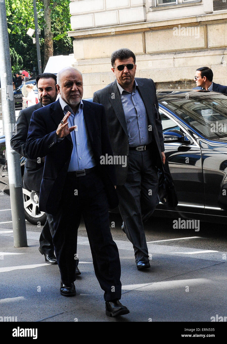 Vienna, Austria. 5th June, 2015. Iran's Minister of Petroleum Bijan Namdar Zangeneh (C) arrives for the 167th Ministerial Meeting of the Organization of the Petroleum Exporting Countries (OPEC) at the headquarters of OPEC in Vienna, Austria, June 5, 2015. Credit:  Qian Yi/Xinhua/Alamy Live News Stock Photo