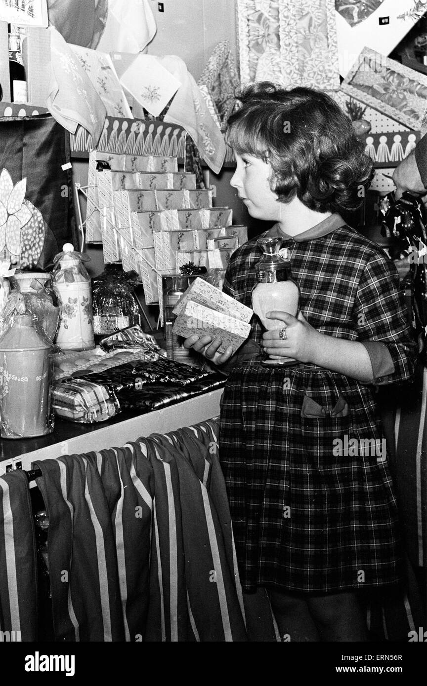 Child buys christmas present for mother, 27th November 1963. Stock Photo