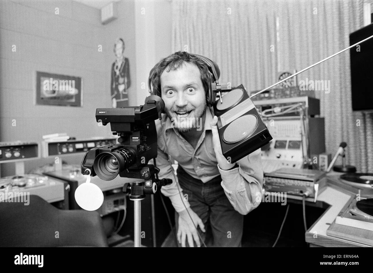 Kenny Everett (born Maurice James Christopher Cole, 25 December 1944 - 4 April 1995) was a British comedian, radio DJ and television entertainer. Everett is best known for his career as a radio DJ and for The Kenny Everett Video Show. Pictured in studio at home. 16th April 1981 Stock Photo