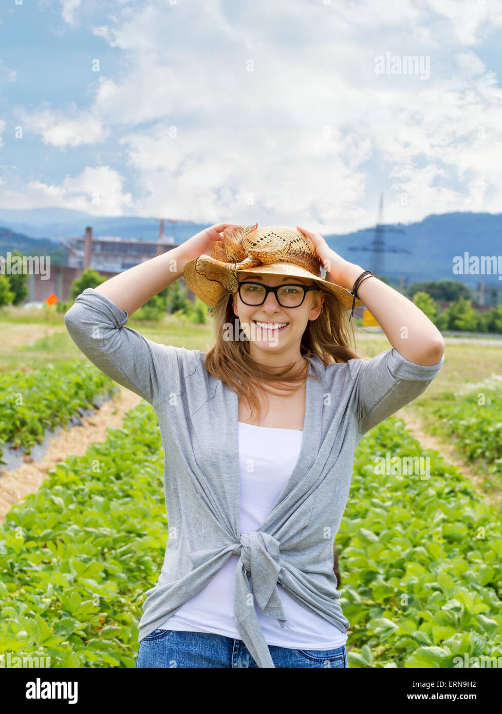 Portrait of beautiful young woman in the field Stock Photo - Alamy