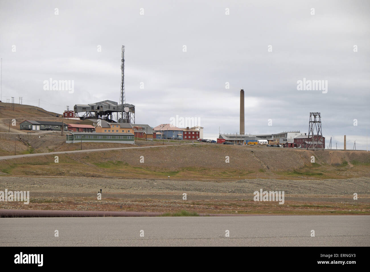 The disused aerial tramway centre looming over other buildings, Longyearbyen, Spitzbergen, Svalbard. Stock Photo