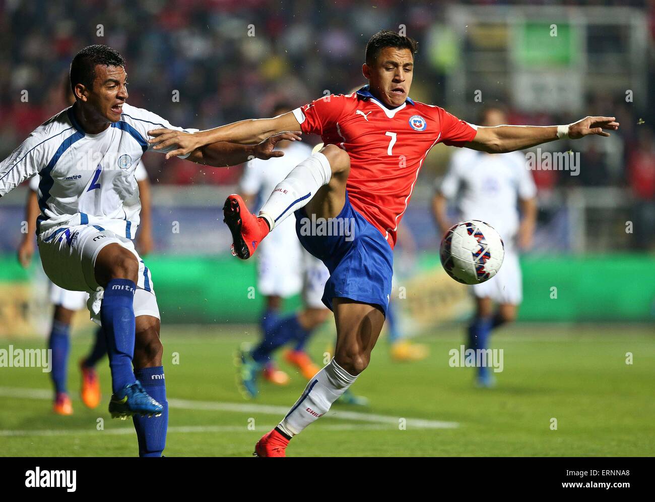Rancagua, Chile. 5th June, 2015. Image provided by Chile's National Association of Professional Soccer (ANFP) shows Chile's Alexis Sanchez (R) vying with El Salvador's Xavier Garcia during a friendly match at the El Teniente Stadium in Rancagua, Chile, on June 5, 2015. Credit:  ANFP/Xinhua/Alamy Live News Stock Photo
