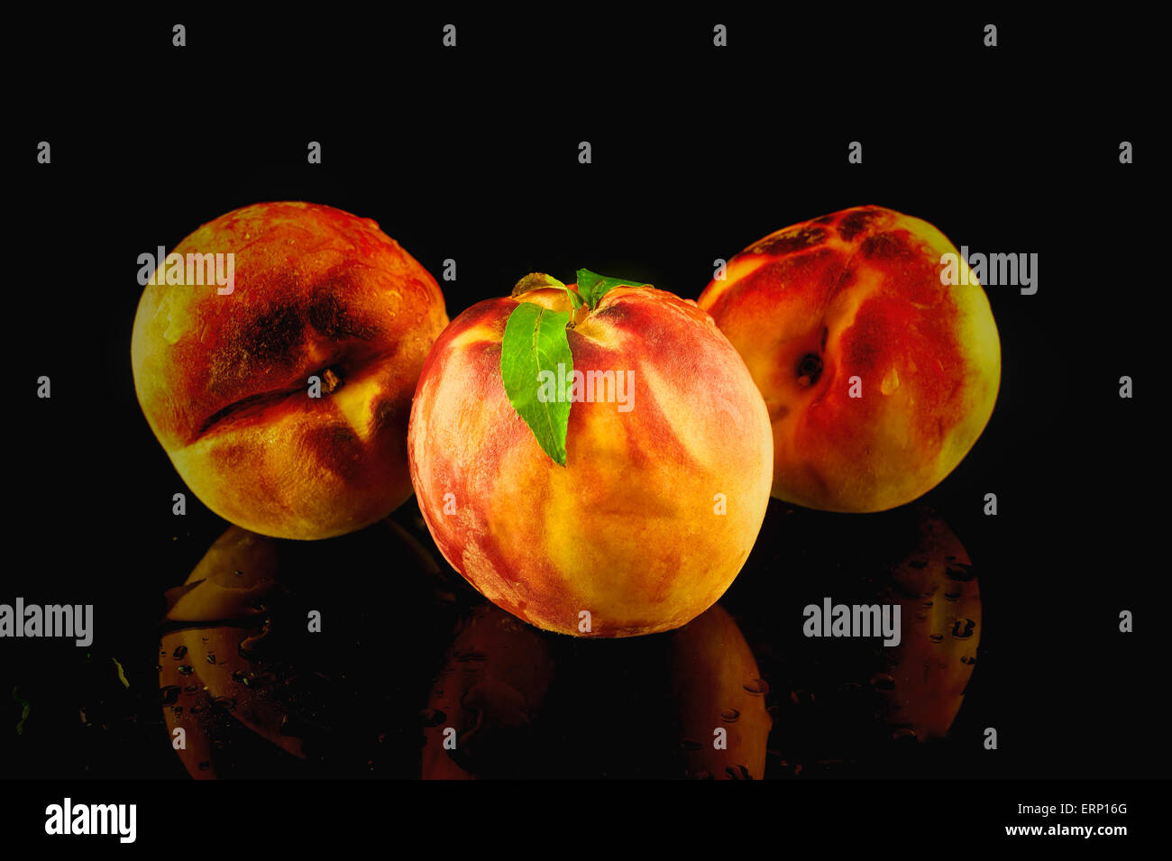 Wet peaches hi-res stock photography and images - Alamy