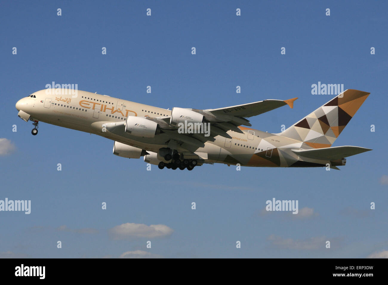 航空機・ヘリコプター ETIHAD A380 The Etihad A380 | Etihad Airways - YouTube