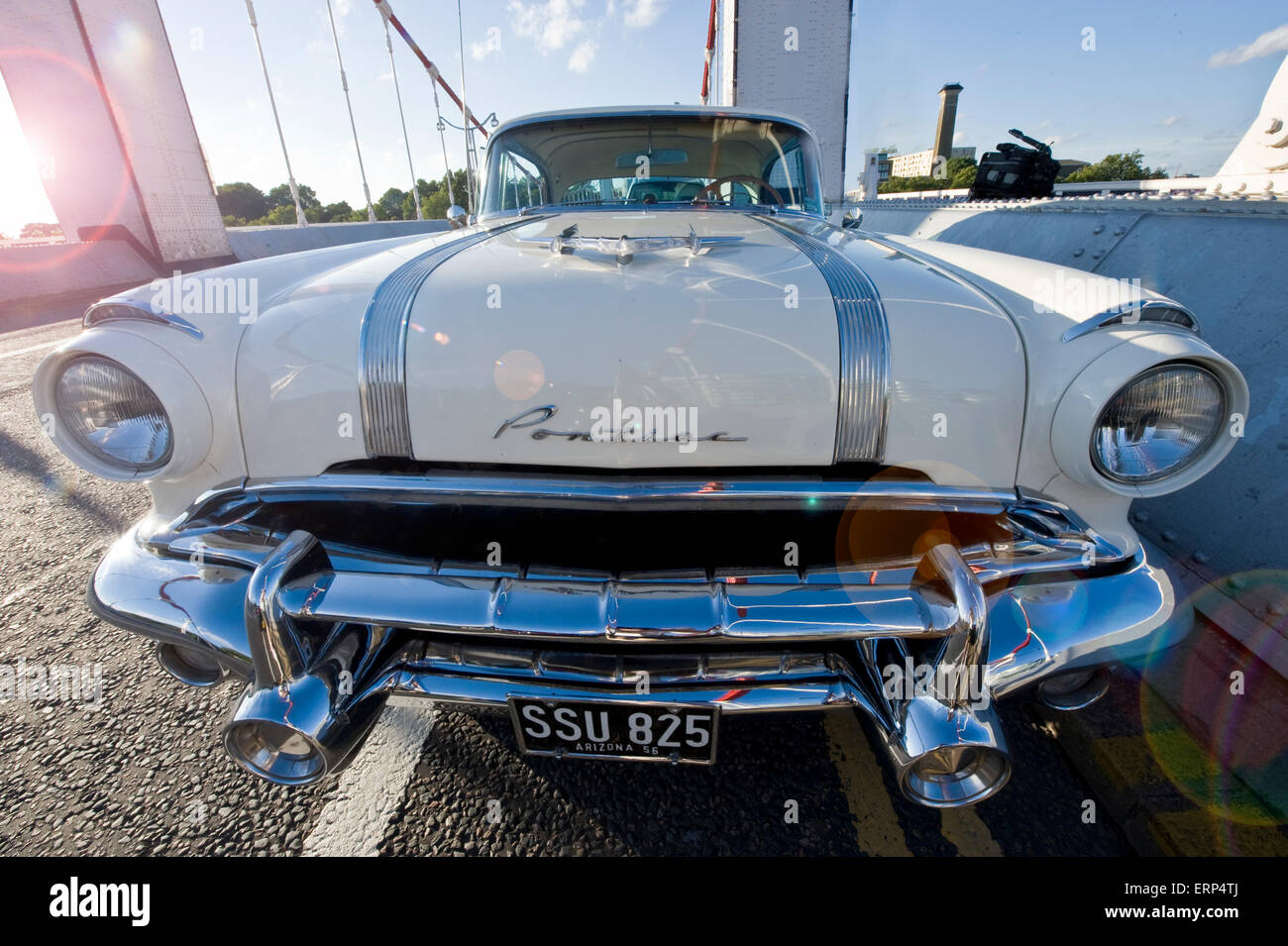 A Classic Old Vintage 1950 S Pontiac On A Bridge Chelsea In London Stock Photo Alamy
