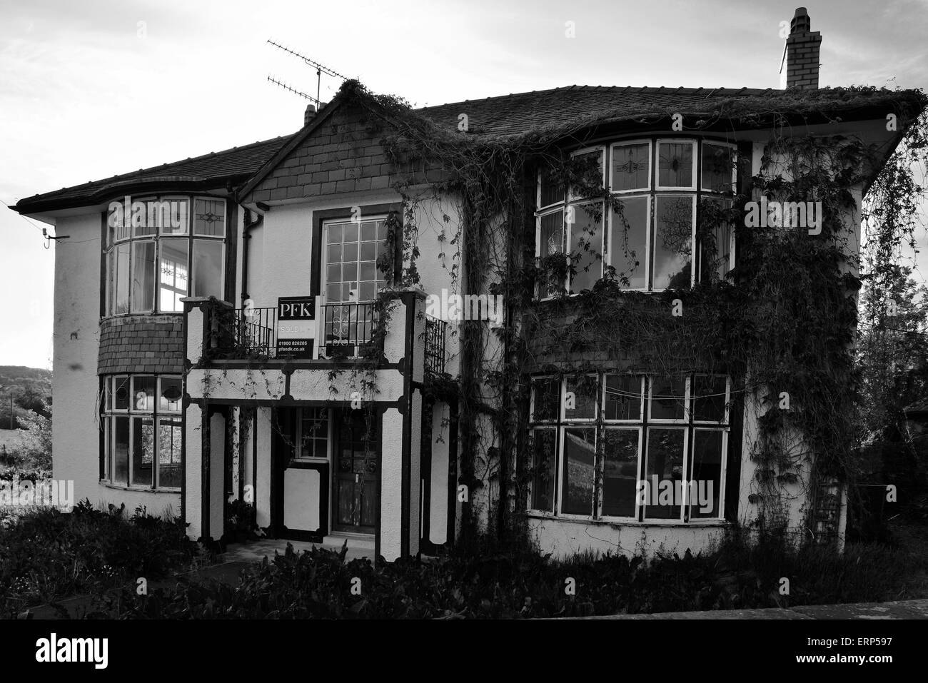 an empty house at ouse bridge looking abandoned Stock Photo
