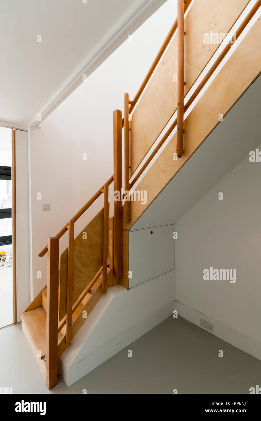 London council estate stairs hi-res stock photography and images - Alamy