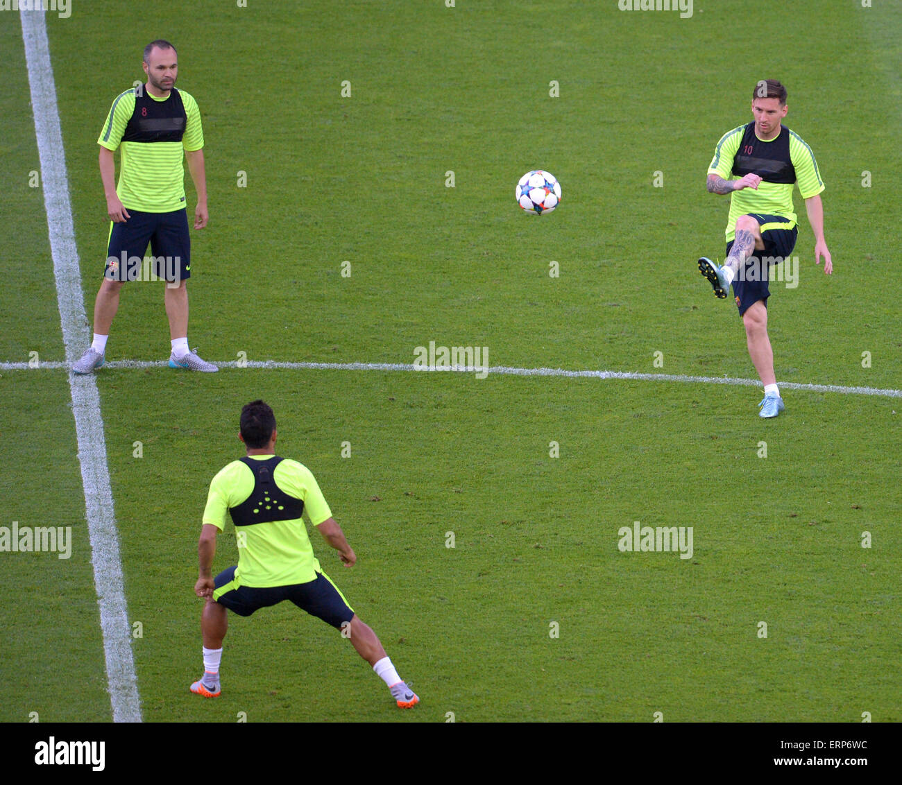 Young african migrants play soccer during a practice offered by the Ong SSB  in Barcelona, Spain on January 19, 2021. The Ong uses sport to foster inte  Stock Photo - Alamy, image size:1300x1132