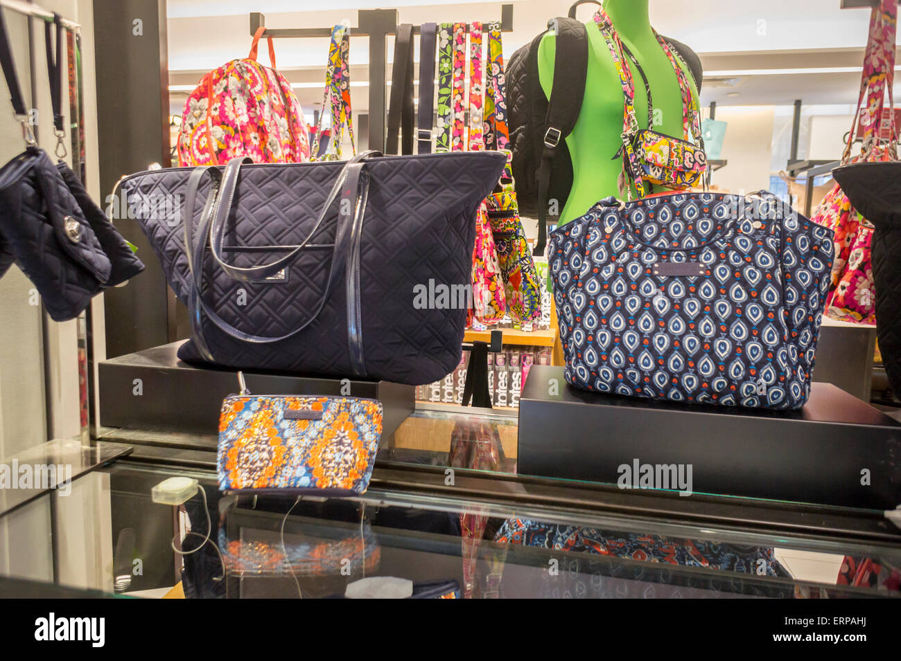 Pile of used worn secondhand bags handbags for sale Stock Photo - Alamy