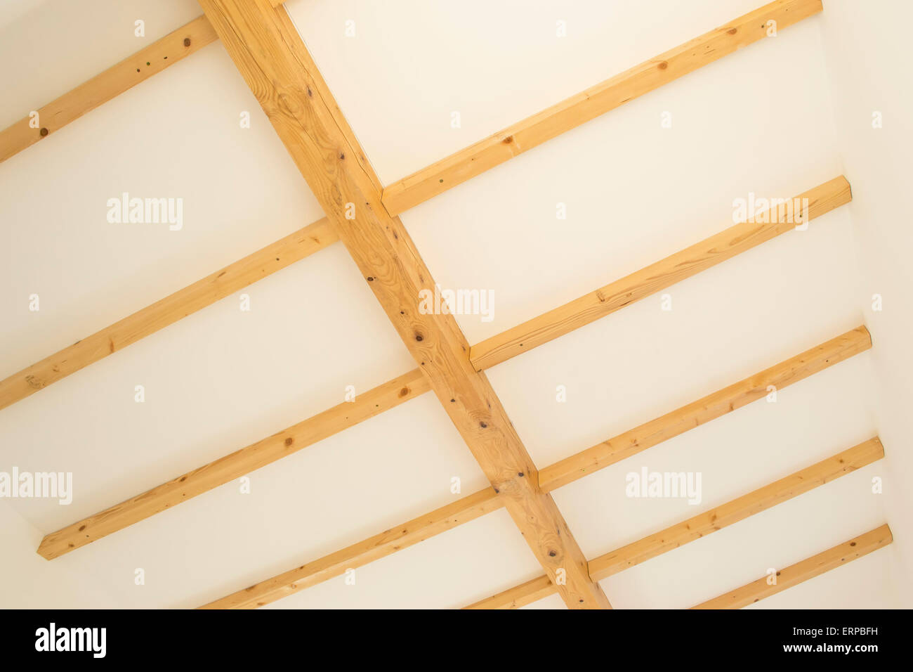 Roof with supportive wooden beams, main girder and parallel secondary