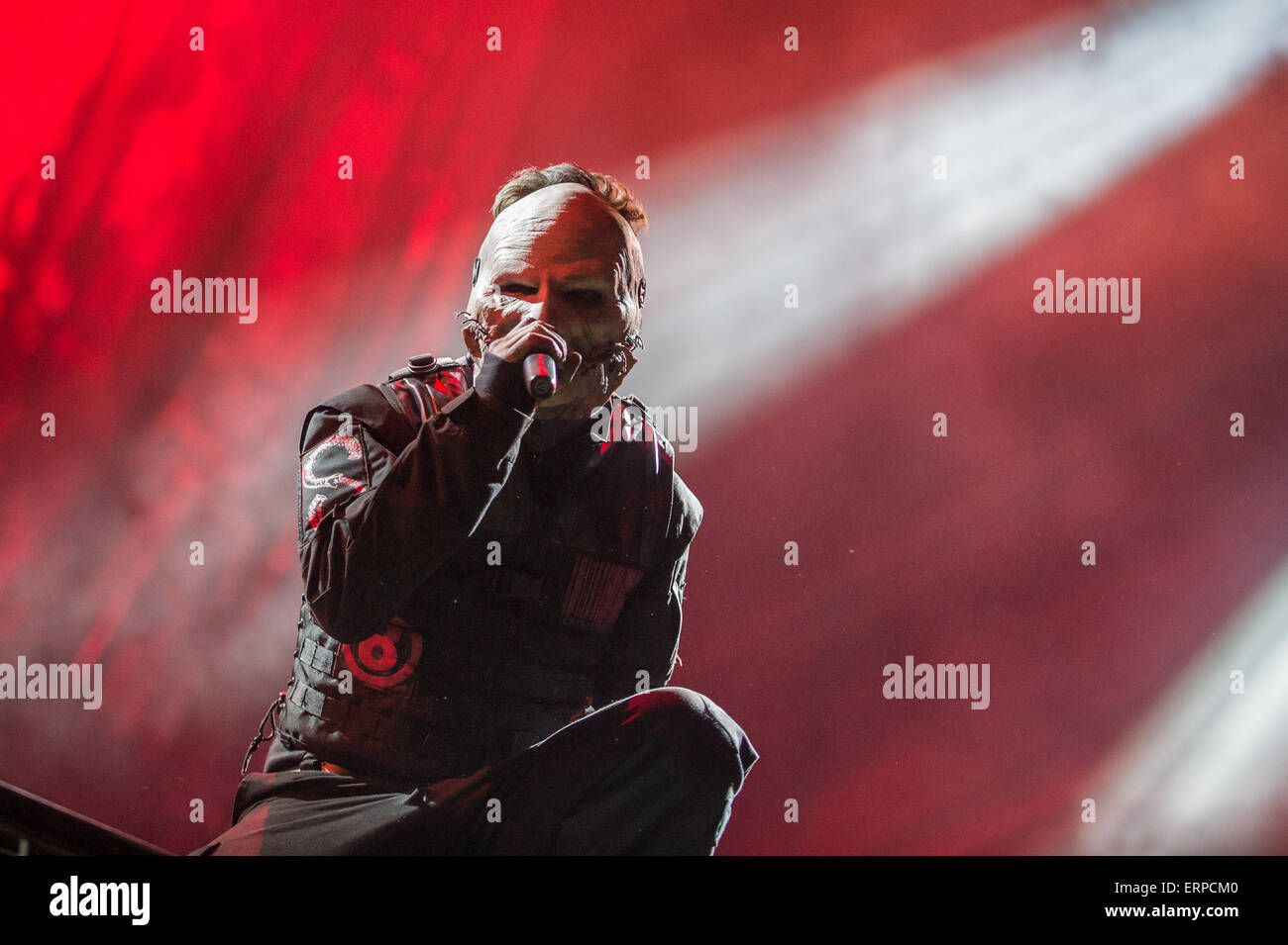 Nuenberg, Germany. 5th June, 2015. The singer and guitarist of American band Slipknot Corey Taylor plays on stage at the music festival 'Rock im Park' in Nuenberg, Germany, 5 June 2015. The festival runs until 7 June 2015. Photo: Matthias Merz/dpa (ATTENTION EDITORS: EDITORIAL USE ONLY IN CONNECTION WITH REPORTING ON SLIPKNOT EDITORIAL USE ONLY)/dpa/Alamy Live News Stock Photo