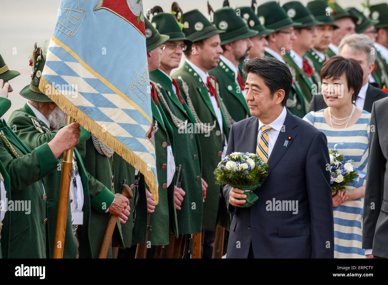 Munich, Germany. 06th June, 2015. Japan's Prime Minister Shinzo Abe and his wife Akie are welcomed by Bavarian marksmen at the airport in Munich, Germany, 06 June 2015. Heads of state and government of the seven leading industrialized nations (G7) are scheduled to meet in Elmau Castle, Bavaria, on 07 and 08 June as the climax of Germany's presidency of the G7. Photo: ARMIN WEIGEL/dpa/Alamy Live News Stock Photo
