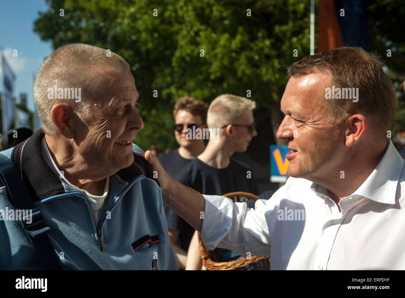 Roskilde, Denmark, June 6th, 2015: Danish opposition leader, Lars Loekke Rasmussen (Venstre, read: The Liberal's) visits Roskilde Agricultural Show. Here pictured Mr. Rasmussen meeting a voter who had questions regarding farmers economic problems Credit:  OJPHOTOS/Alamy Live News Stock Photo