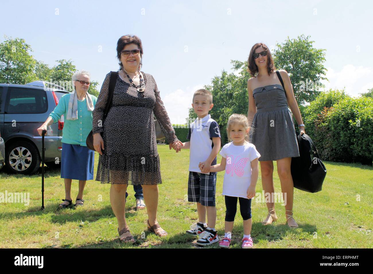 Extended family hi-res stock photography and images - Alamy