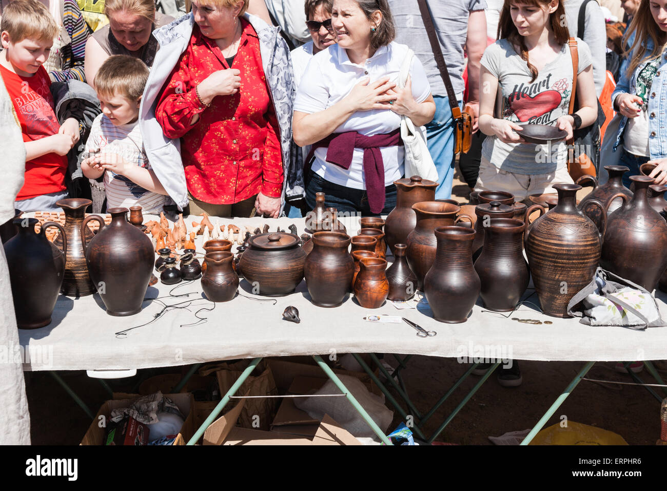 Moscow, Russia, Saturday, June 6th, 2015. Annual Times and Epochs festival was opened in Moscow on Saturday, June 6, 2015. The festival is devoted to the period of classical antiquity this year. Ancient Rome, Greece, Judaea, Germany, Bosporus kingdom as well as Celtic and Scythian tribes are represented. Teams and clubs from many regions and cities of Russia as well as from Italy, Greece, France, Romania, Switzerland, Holland, Poland, Moldova, Belarus, Ukraine took part in the event. Editorial, illustrative use only. Buying Roman pottery for home. Credit:  Alex's Pictures/Alamy Live News Stock Photo