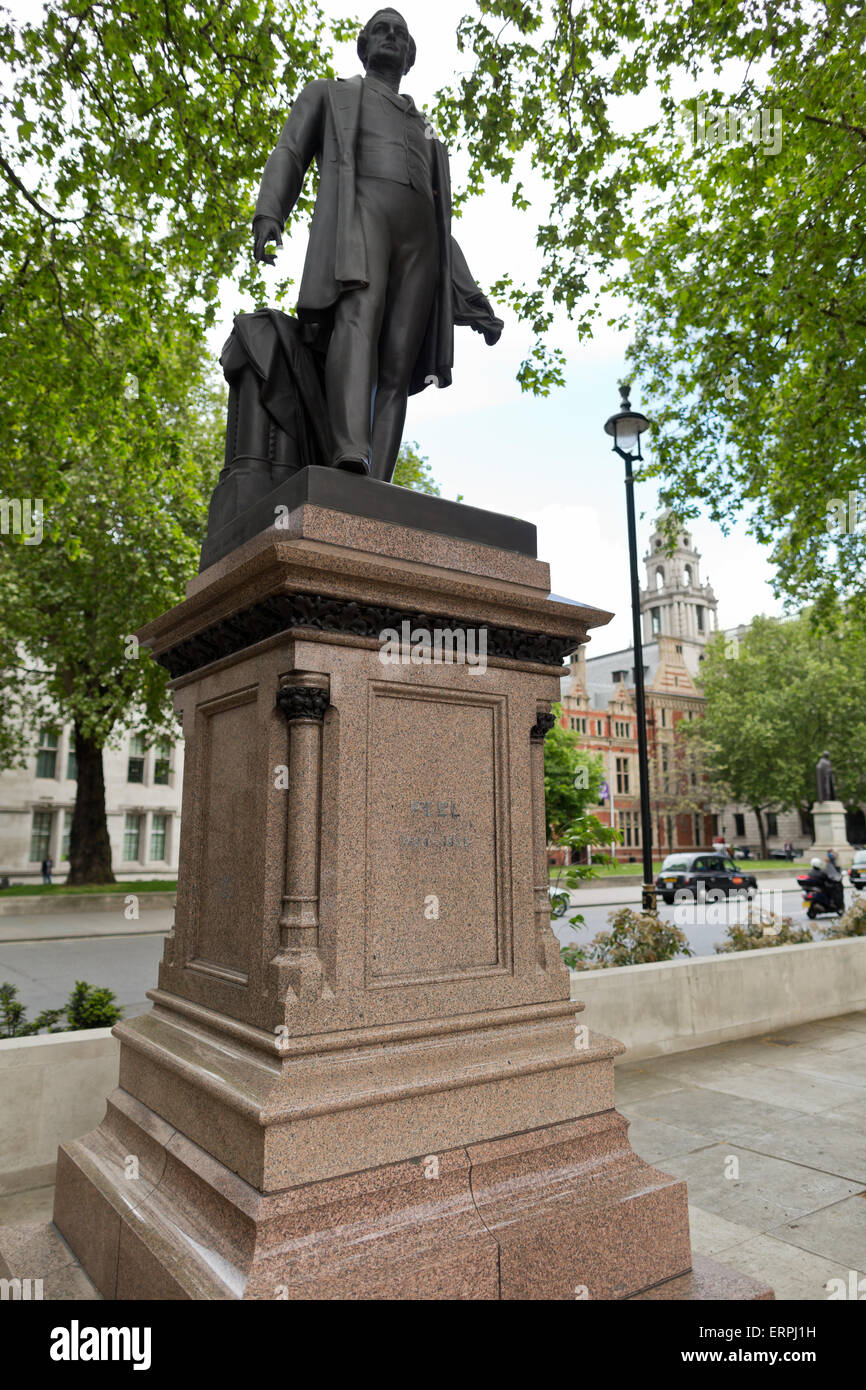 Get Robert peel statue Desktop Wallpaper