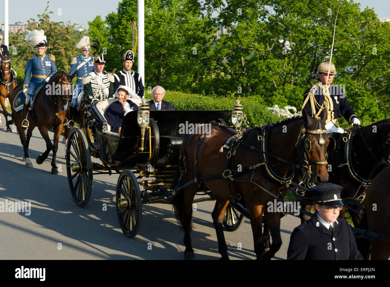 Stockholm, Sweden, 6th June, 2015. The National Day of Sweden. Festivities at Solliden, Skansen, Stockholm. The King and Queen of Sweden arrives by carriage at Solliden, Stockholm, Sweden. Credit:  Barbro Bergfeldt/Alamy Live News Stock Photo