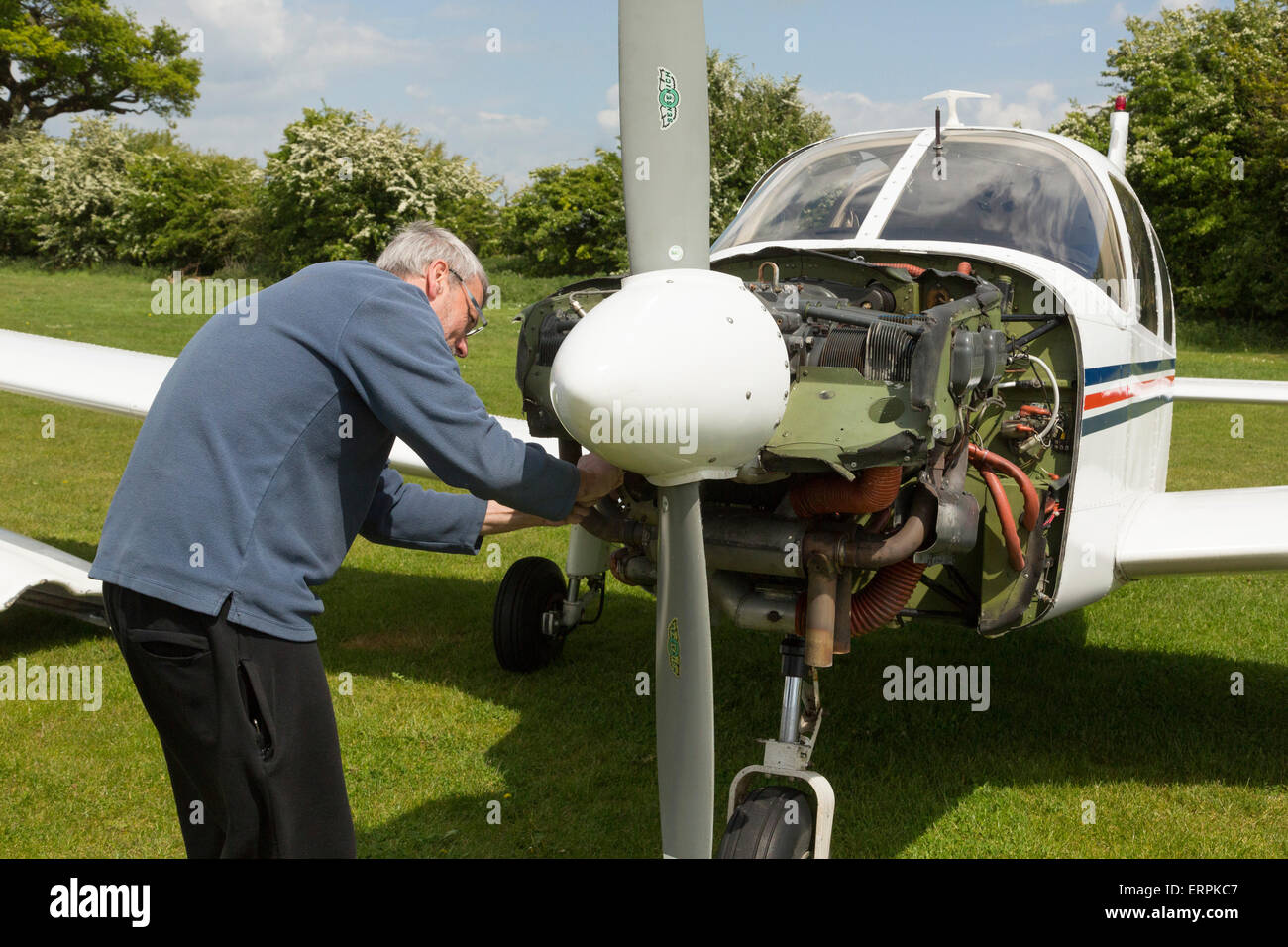 An engineer servicing a Piper PA28 aircraft engine Stock Photo